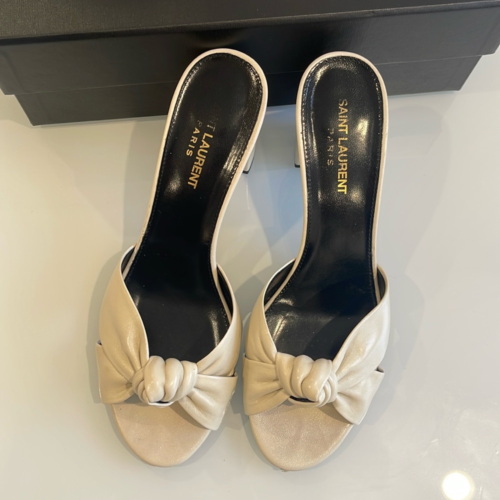 YSL Saint Laurent Bianca knot 75 mm mule sandal in pearl.